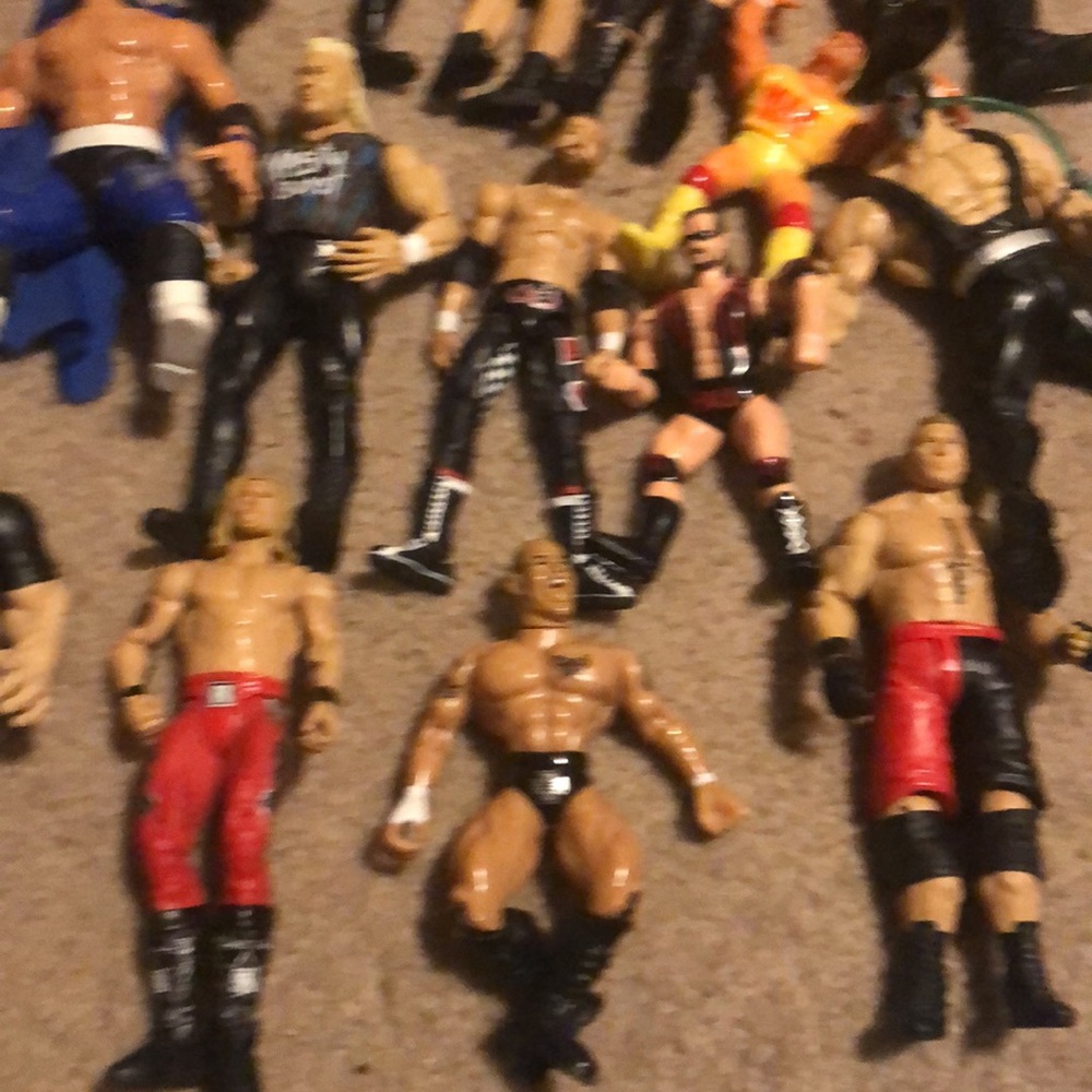 WWE and WWF action figures - Picture 16 of 16